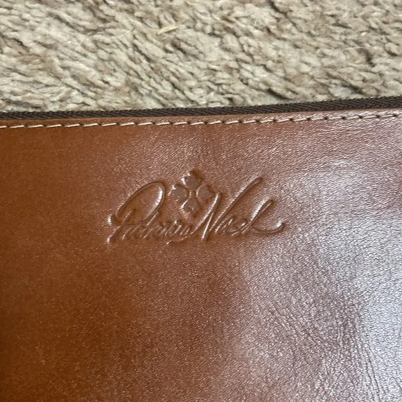 Patricia Nash Elegant Brown Leather Wallet - Picture 4 of 5